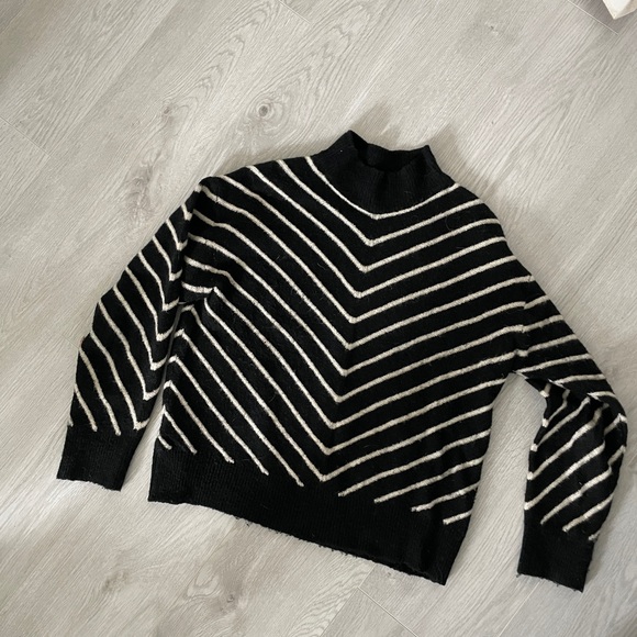 Black and beige striped turtleneck knit sweater - Picture 2 of 3